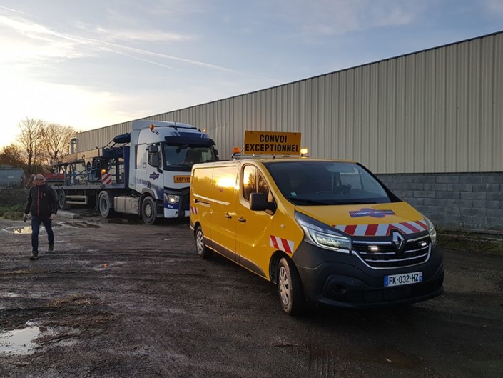 Transports par convois exceptionnels 1ère et 2ème catégorie - Voiture pilote