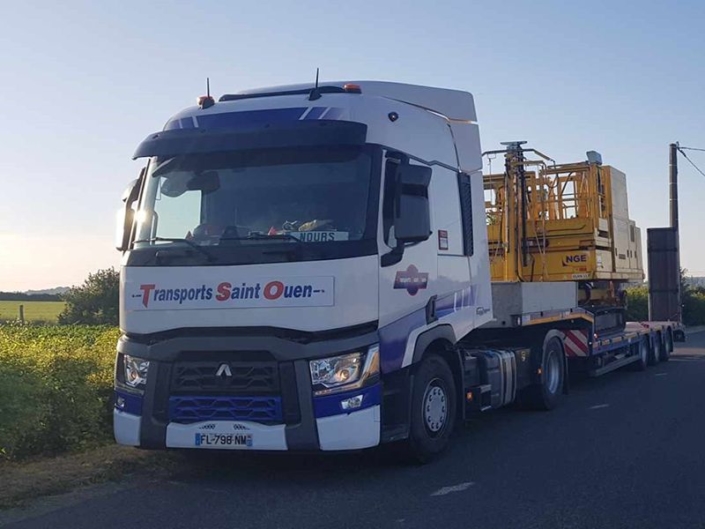 Transporteur d'engins et de machines pour les travaux publics